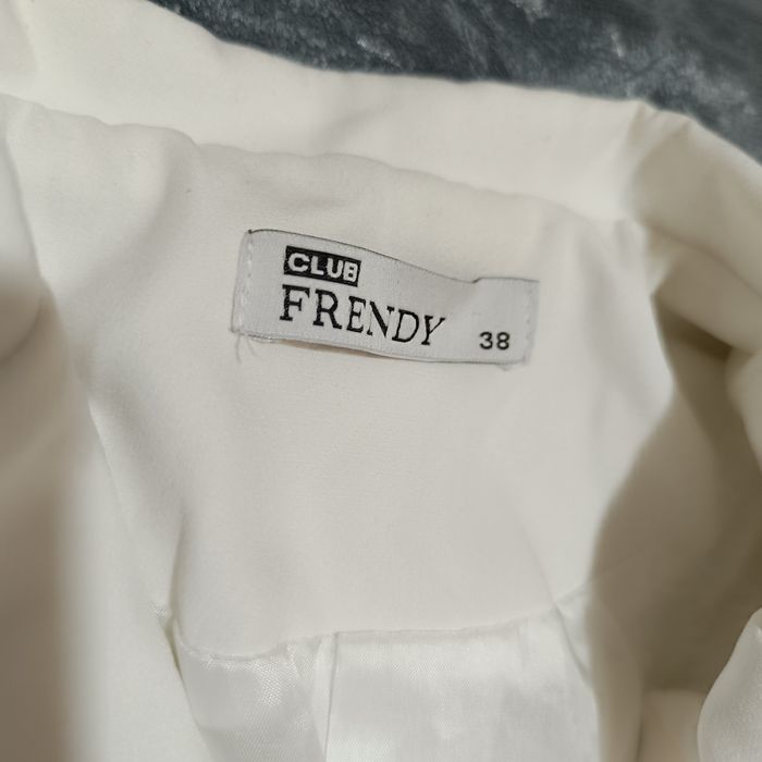 Ayollar kostyumi oq Женский костюм белый