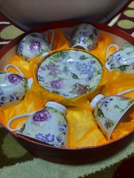 Servis sotiladi yangi juda chiroyli