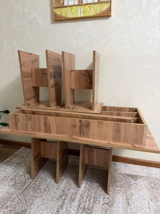 Продам новый стол с табуретками