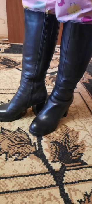 Продам натуральные сапоги