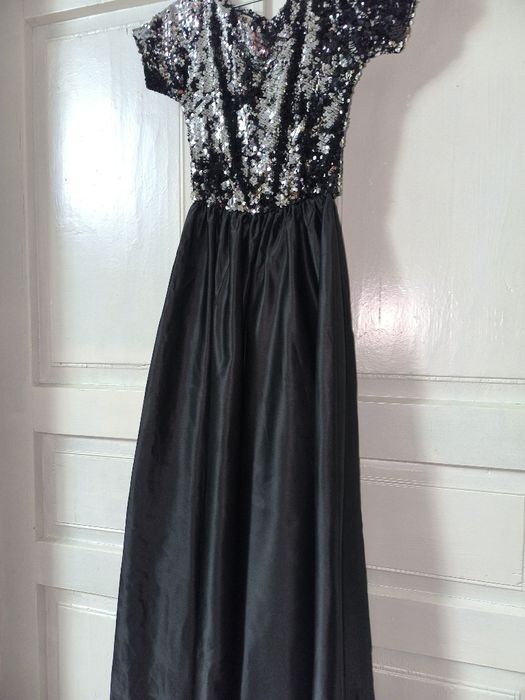 Ayollar oqshom koʻylagi