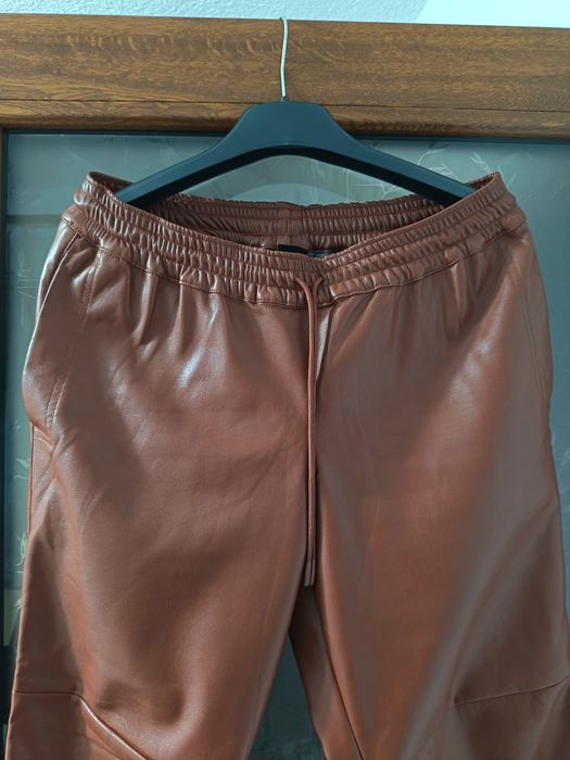 Pantaloni imitație de piele mărimea 40