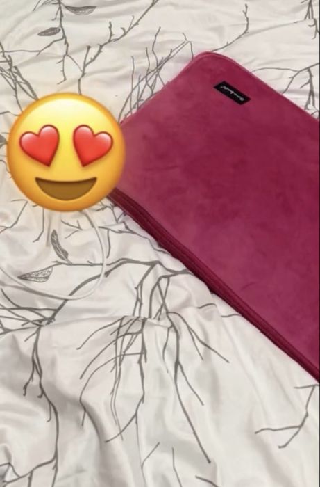 Продавам APPLE MACBOOK  AIR 13.6 . 16GB , чисто нов /