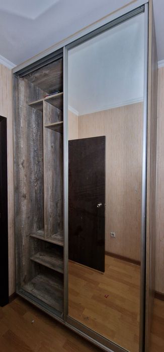 Прлдам купейный шкаф