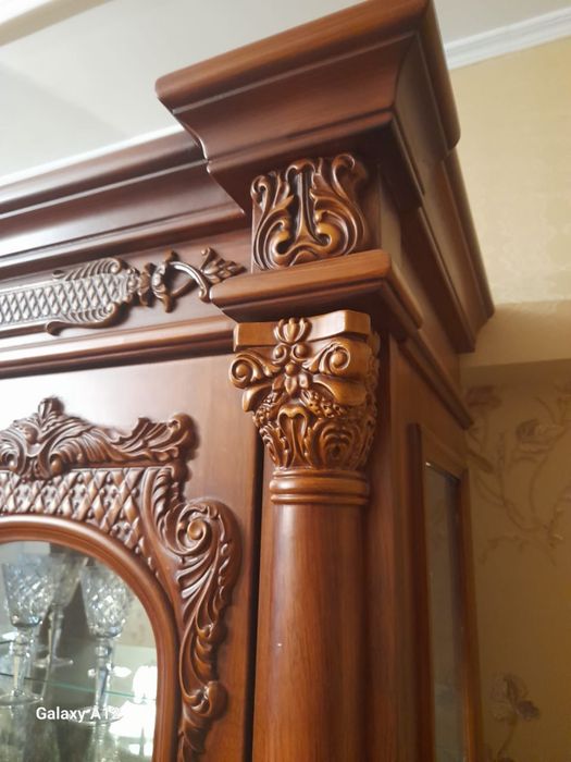 Продаю стенку из чистого дерева.