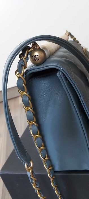 Chanel -естествена агнешка кожа,нова дамска чанта