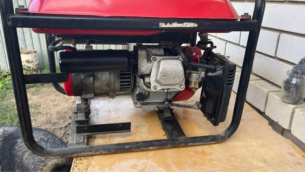 Продаю бензогенератор honda ELEMAX SH1700Dx