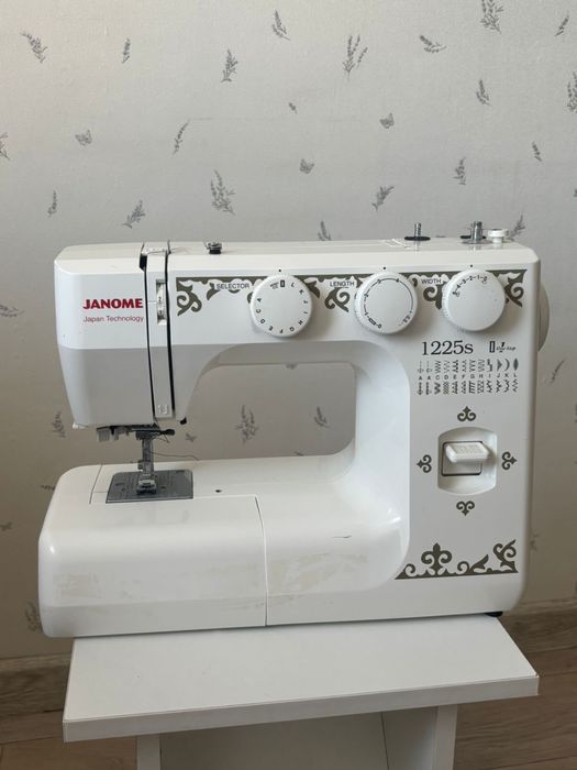 Швейная машинка JANOME 25 строчек