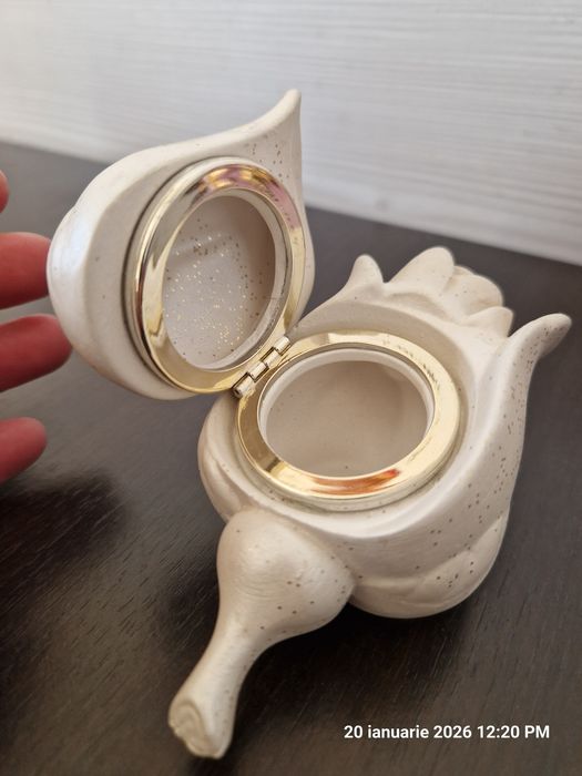 Bibelouri vechi, cocoș,cană porțelan