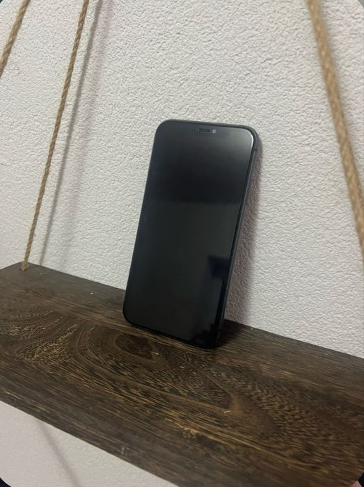 iPhone 11 заключен