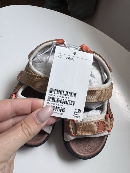 Бебешки сандали H&M за момче