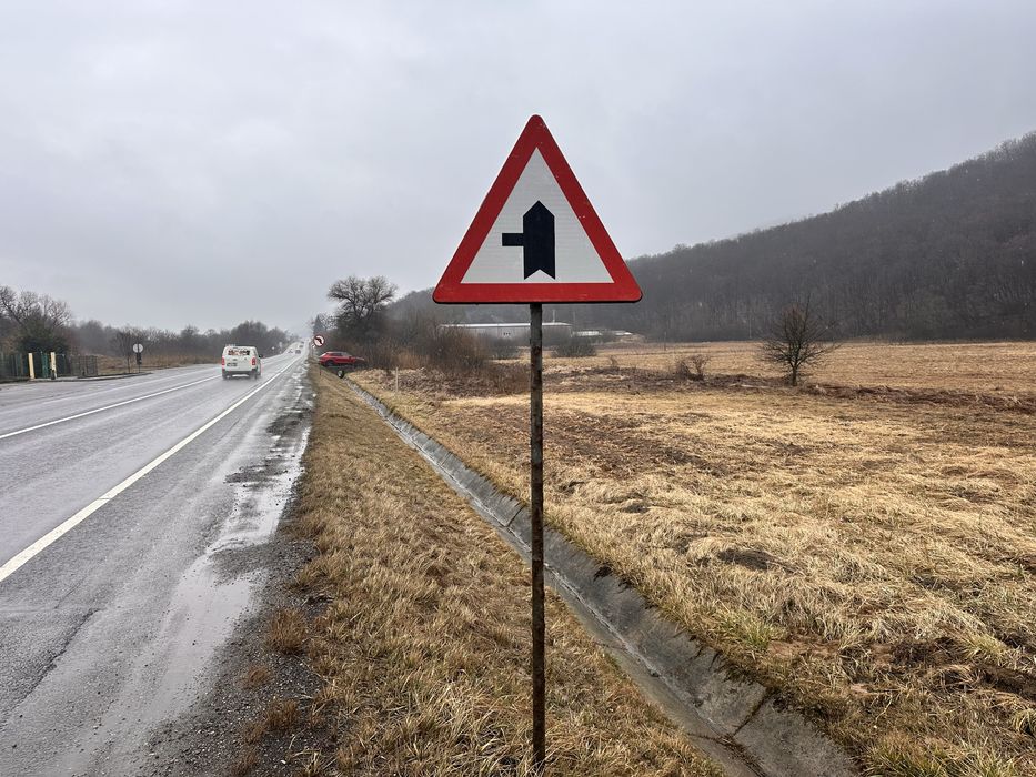 Vand TEREN INTRAVILAN 10.000 m2 ,front 50 ML la DN E-60 CAPUSUL MARE