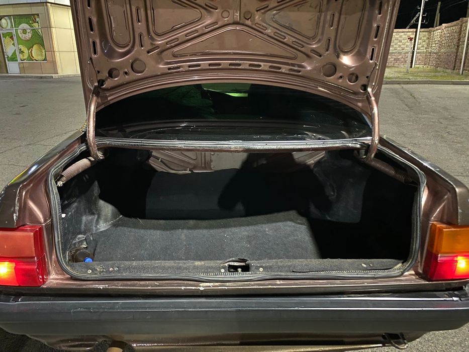 Срочно  продам ауди 100