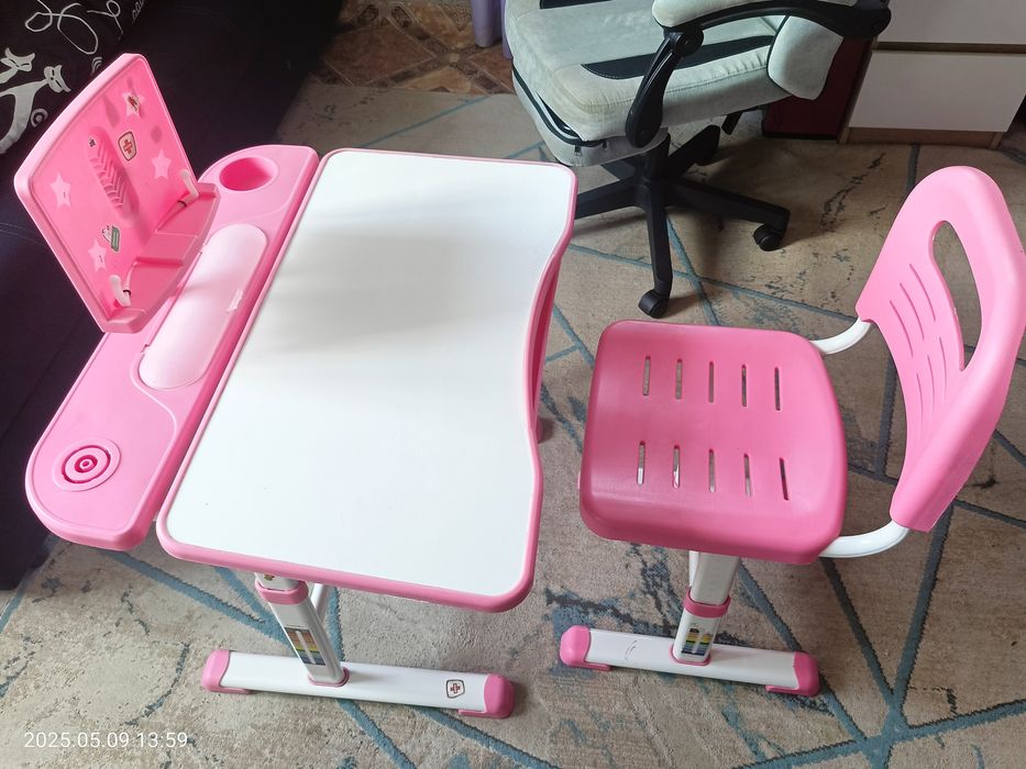 Стол детский письменный.