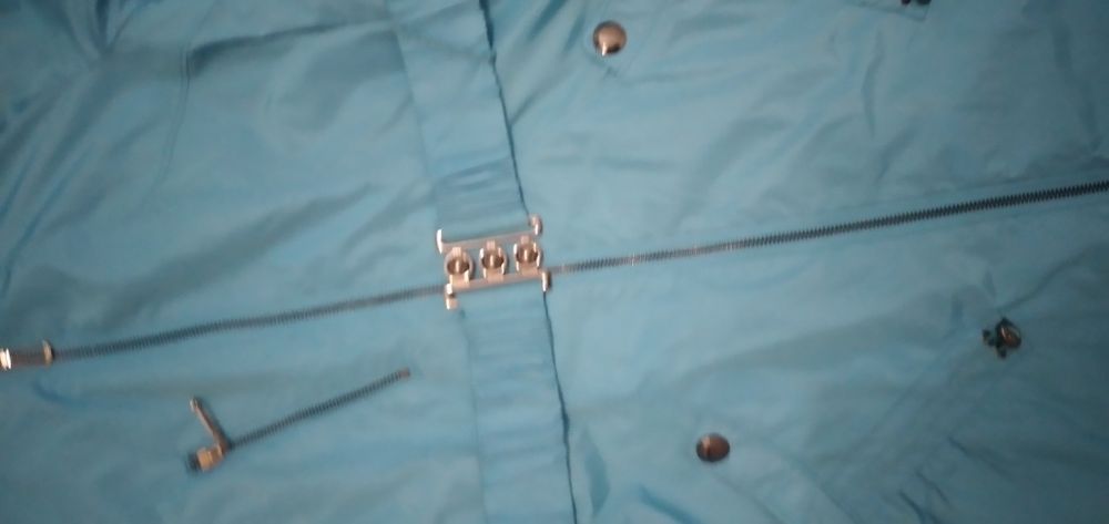 Тонкий женский плащ