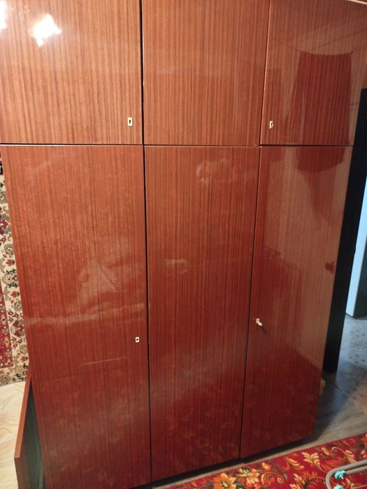 Бесплатно. Шкаф и сервант