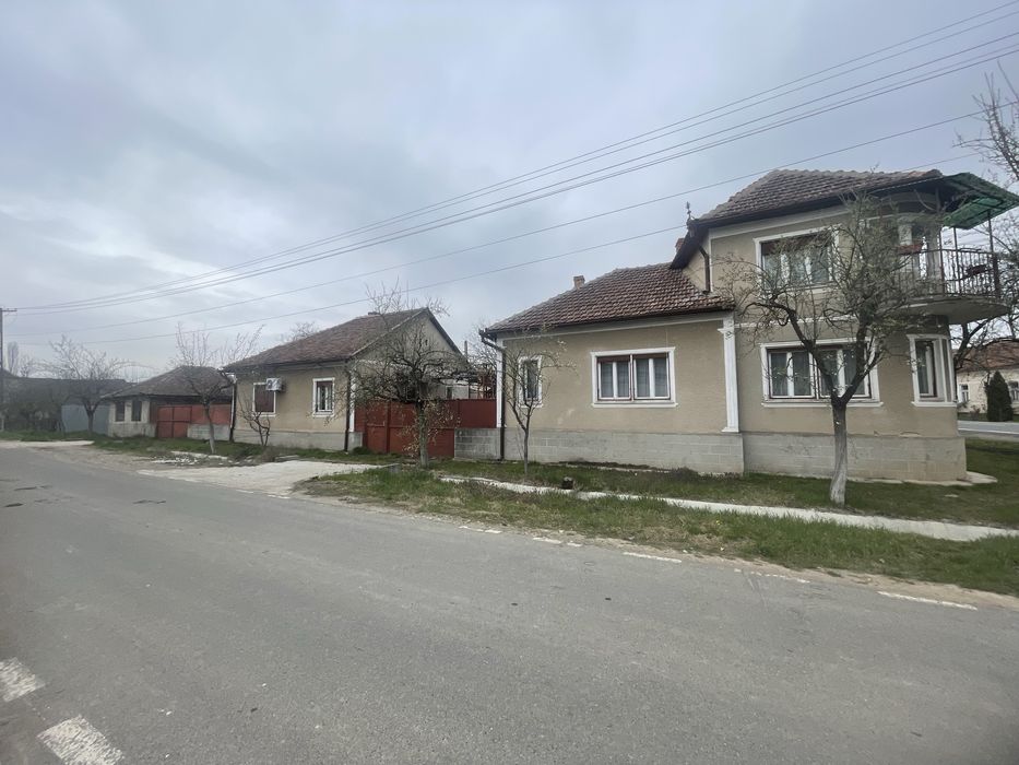 Casa de vanzare la drumul national, 2 pozitii, 2 CF-uri