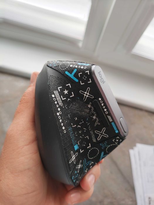 Logitech MX Vertical ергономична безжична мишка с Bluetooth и USB приемник