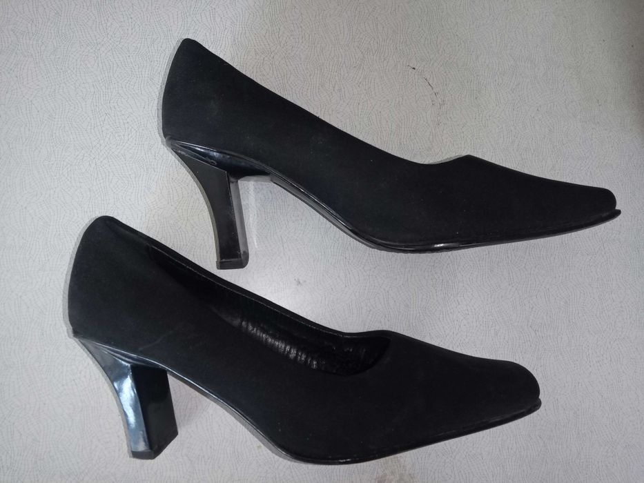 Продаются женские туфли на каблуке