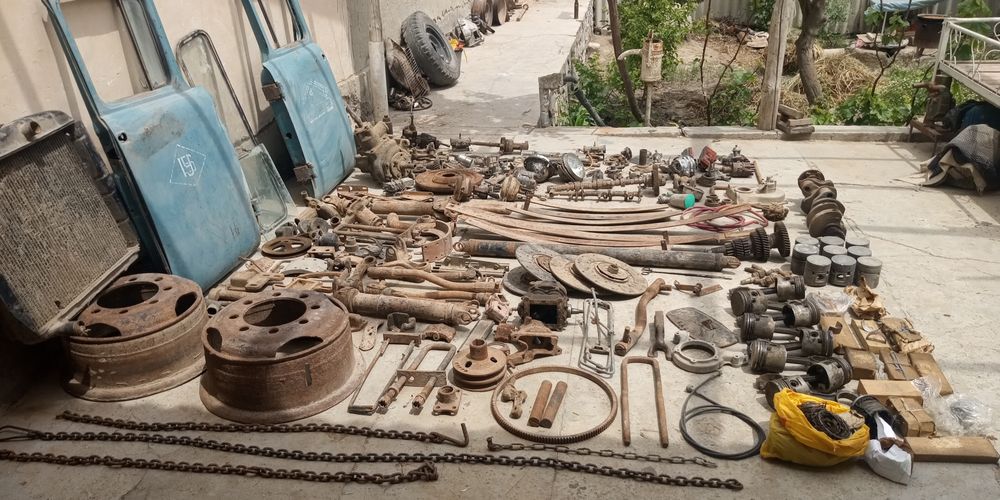 Зил запчасть сотилади