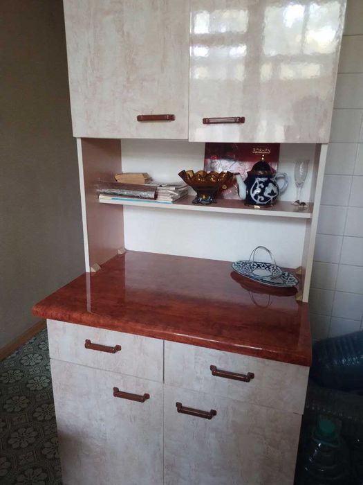 Продам диван, кресло, холодильник, кухонный гарнитур, стол, стул, утюг