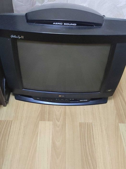 Кресло кровать.  Телевизор