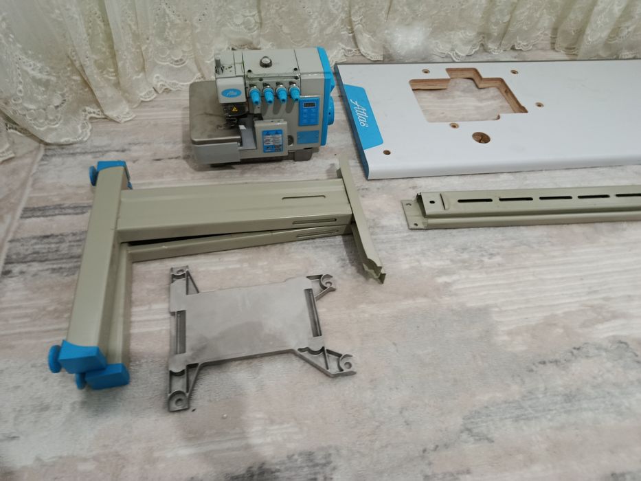 Atlas averlok tikuv mashinasi