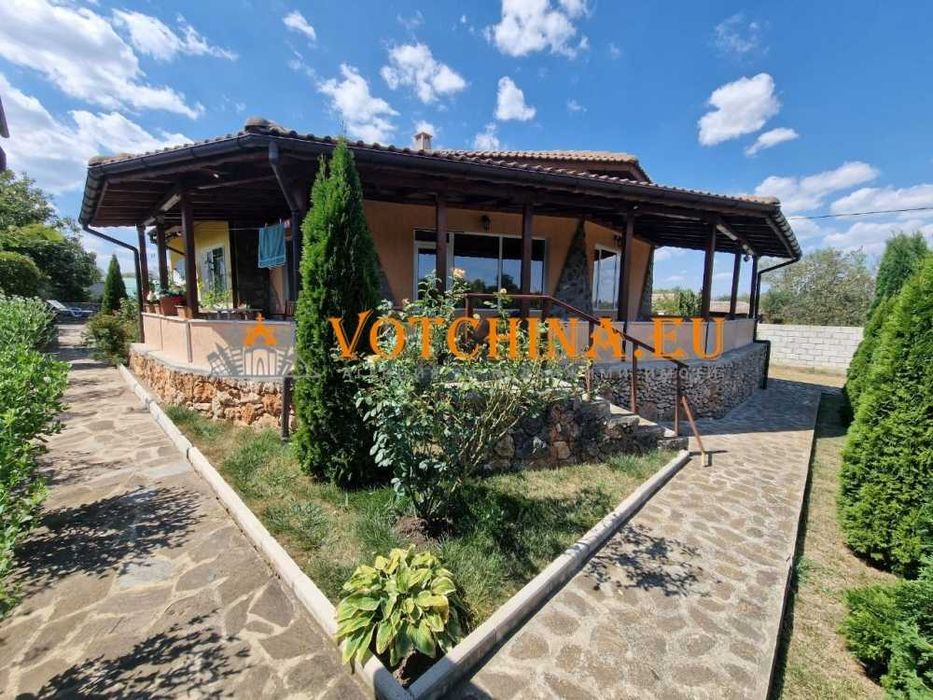 Едноетажна къща с голям двор в село Славеево