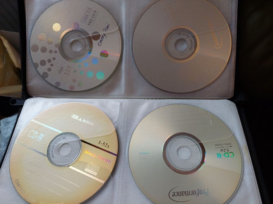 Cd de vinzare cu suport