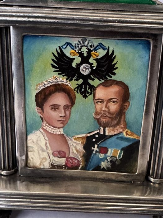 Уникална сребърна рамка Фебердже