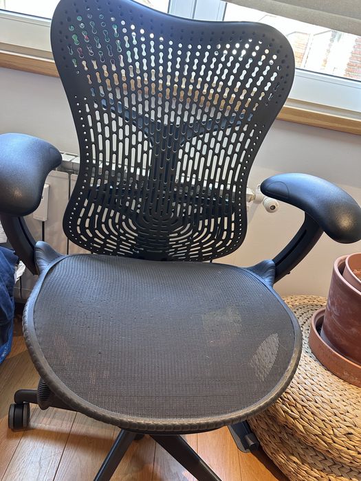 Herman Miller Mirra