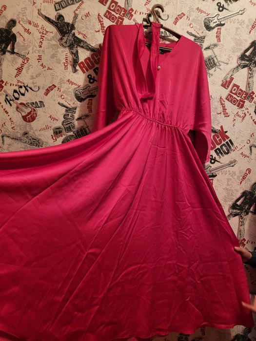 Продам  платья женские новые .