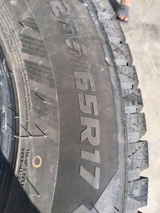 Продам шины зимние, шипованные