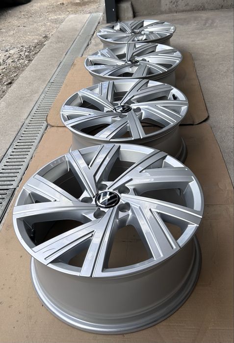 18 джанти Vw Golf 5,6,7, 8 GTI, GTD, ГТИ, R Line Оригинални BERGAMO
