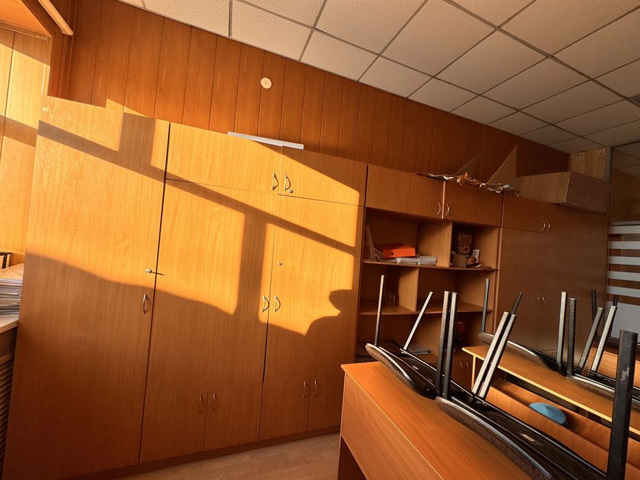 Шкаф кабинетный.