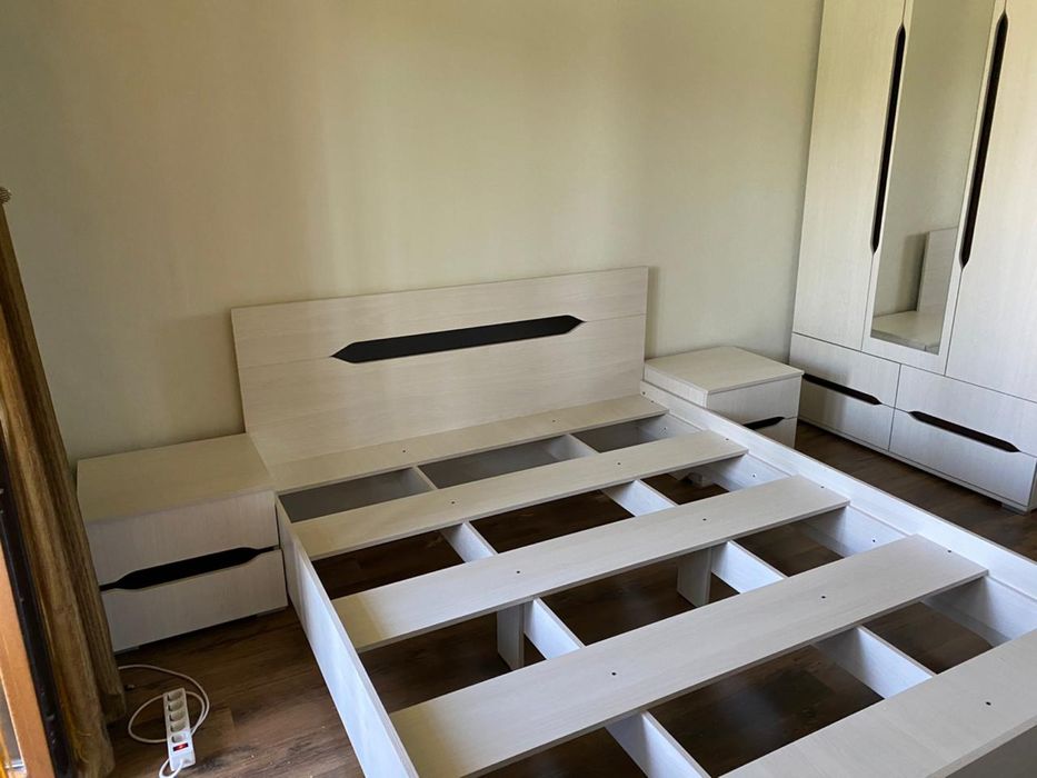 Спальный гарнитур продам