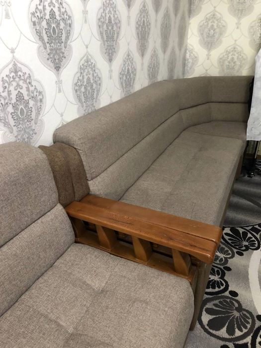 Уголок сотилади б/у