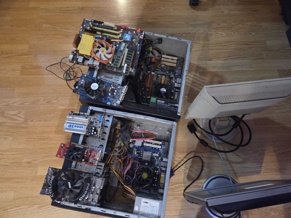 Lot Componente PC Retro + 2 Monitoare Philips - 200 lei TOTUL