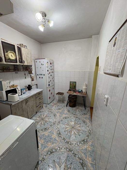 Garsonieră spațioasă de vânzare, la parter