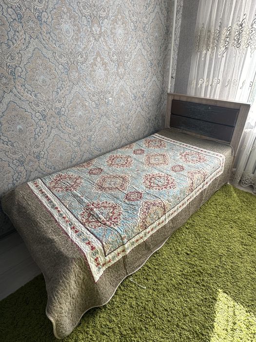 Кровать бежевая