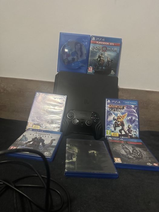 Vând ps4 slim-1300 lei si 7 jocuri 700 lei(100 lei/joc)