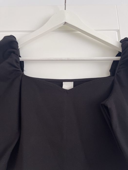 Top negru HM umeri supradimensionati