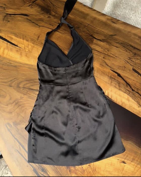 Черна рокля Bershka