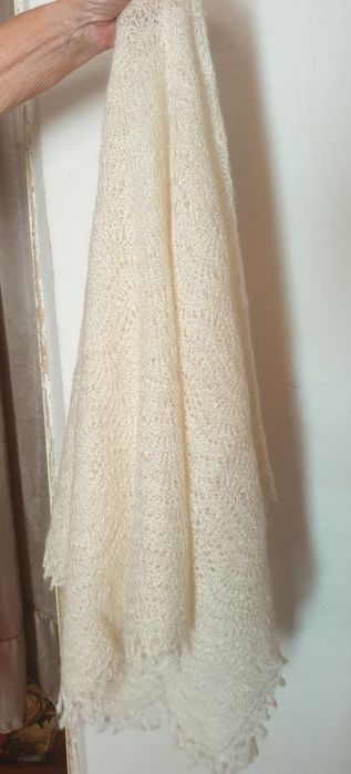 Пуховой Оренбурский платок.