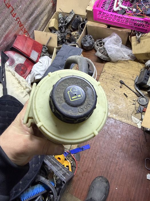 Бачок Гура Рено Ларгус