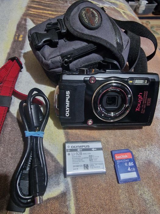 Aparat foto video Olympus Tough TG-4