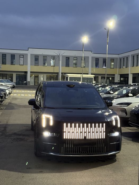 Zeekr 009  Full (4WD) chegirma narxlarda