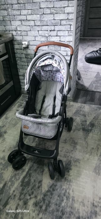 Продам коляску Lorelli