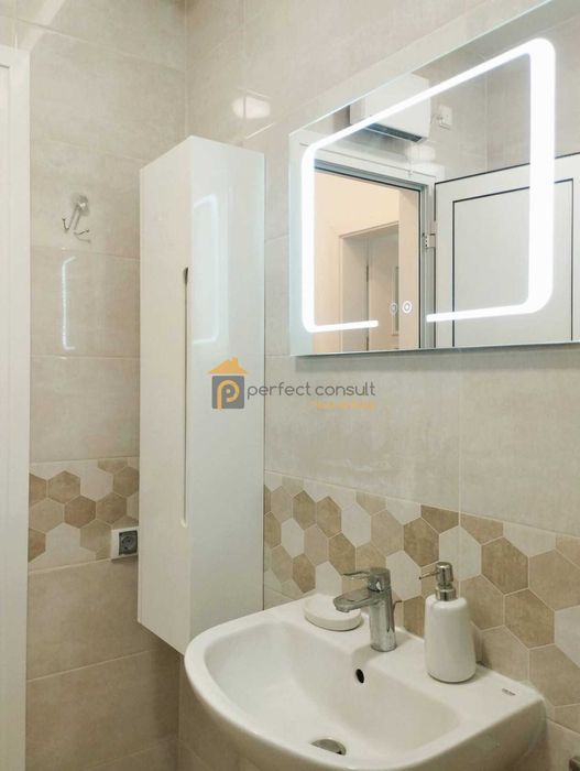 Дава се под наем Тристаен апартамент в Пловдив, Център - 110 кв.м за 1350 € - Снимка #9