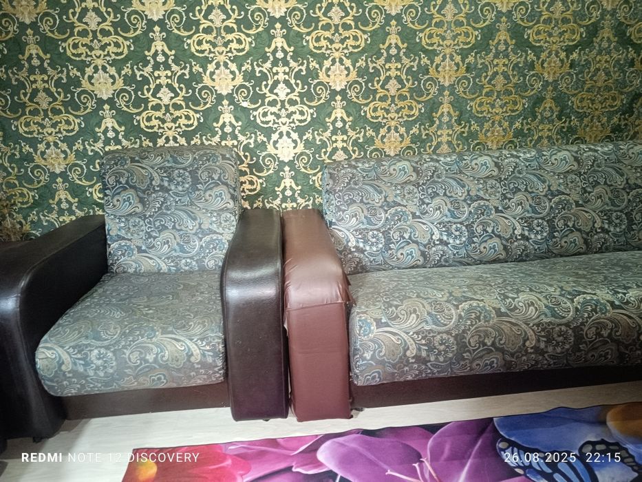 Мягкий уголок, диван и два кресла